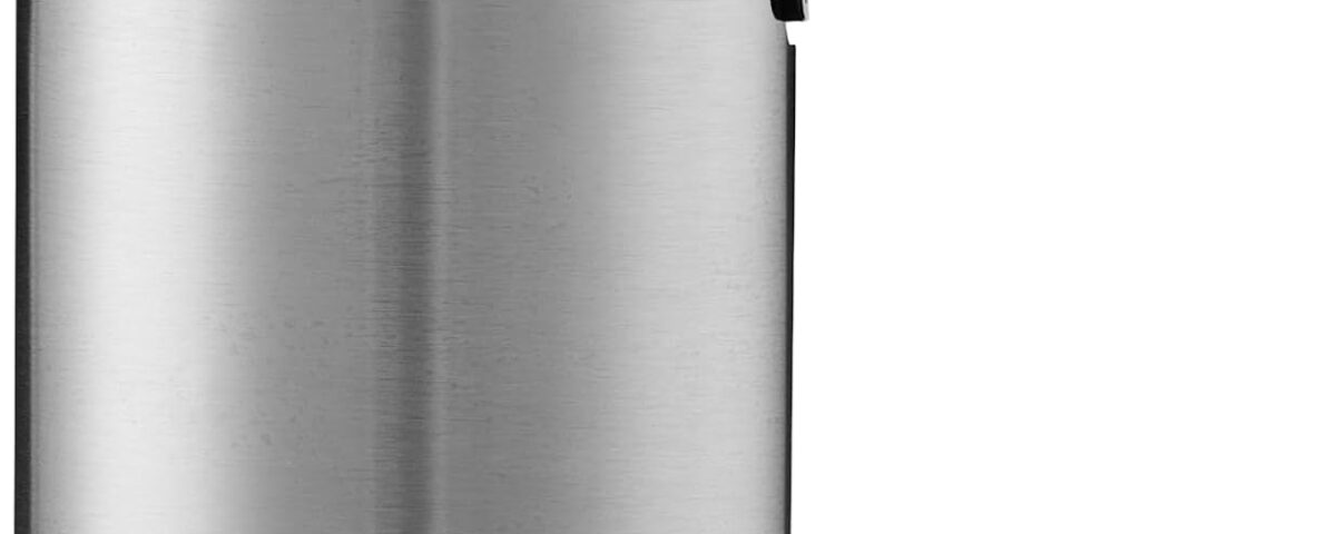 Molinillo de café eléctrico Amazon Basics de acero inoxidable con café recién molido
