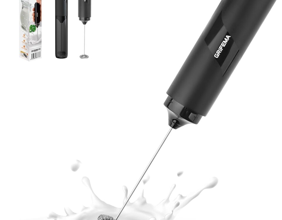 Espumador de leche eléctrico GRIFEMA negro con varilla de acero inoxidable montando leche