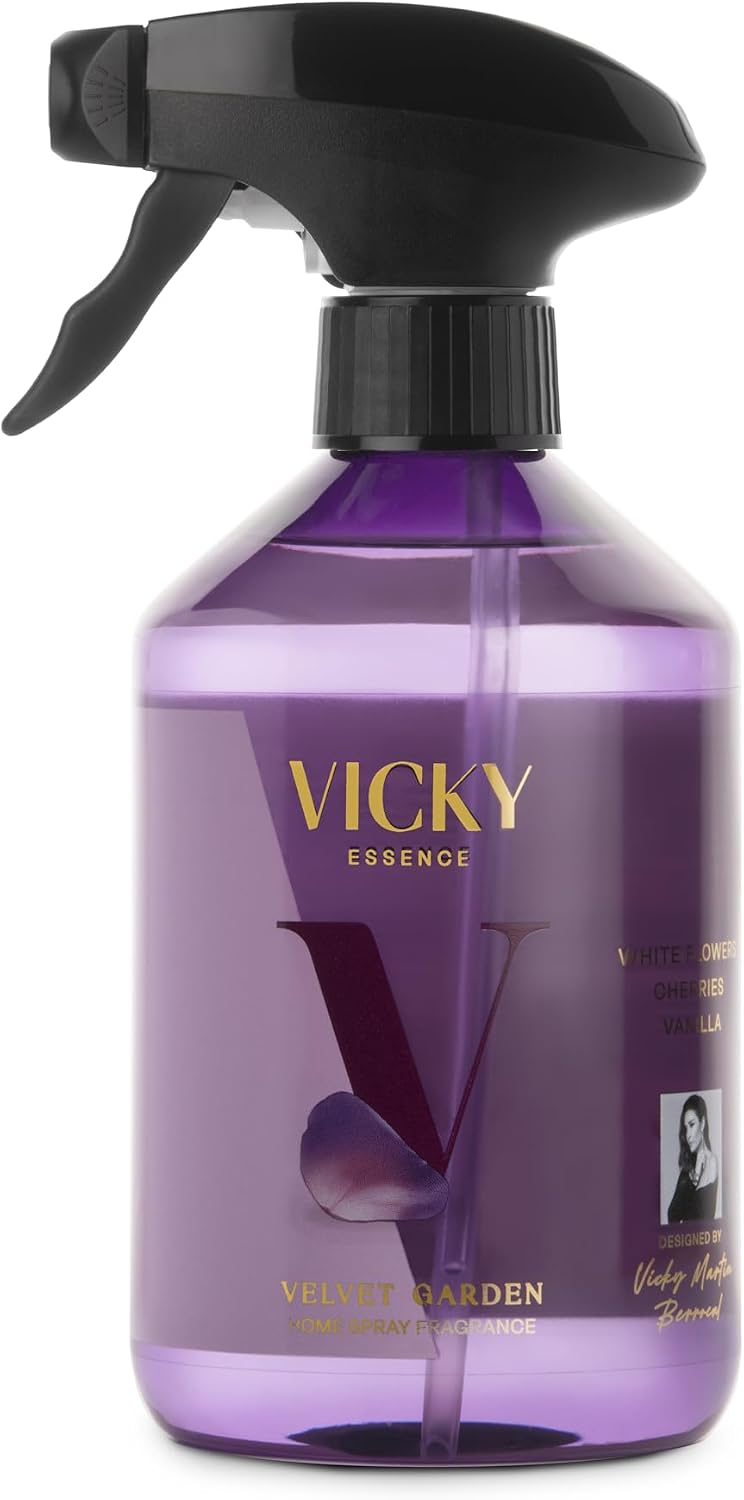 Home spray Velvet Garden de Vicky Essence con aroma a flores blancas, cereza y vainilla